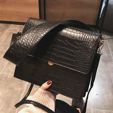 Load image into Gallery viewer, Fashion Crocodile Women Shouder Bags Designer Brand Wide Strap Handbags Luxury Pu Leather Crossbody Bag Small Flap Female Purses
