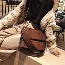 Load image into Gallery viewer, Fashion Crocodile Women Shouder Bags Designer Brand Wide Strap Handbags Luxury Pu Leather Crossbody Bag Small Flap Female Purses
